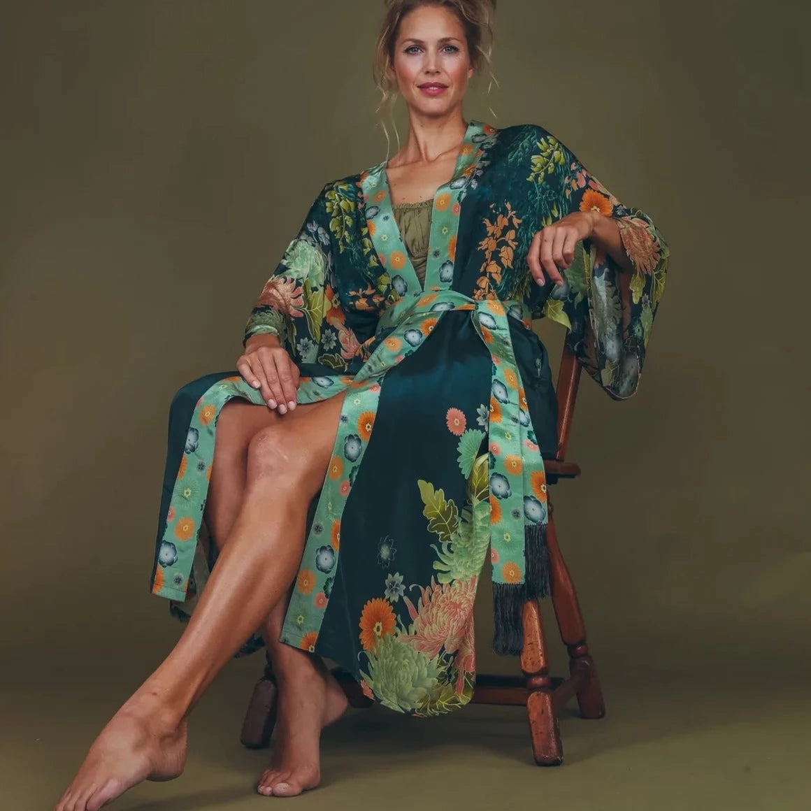 Powder Trailing Wisteria Ink Long Kimono Gown