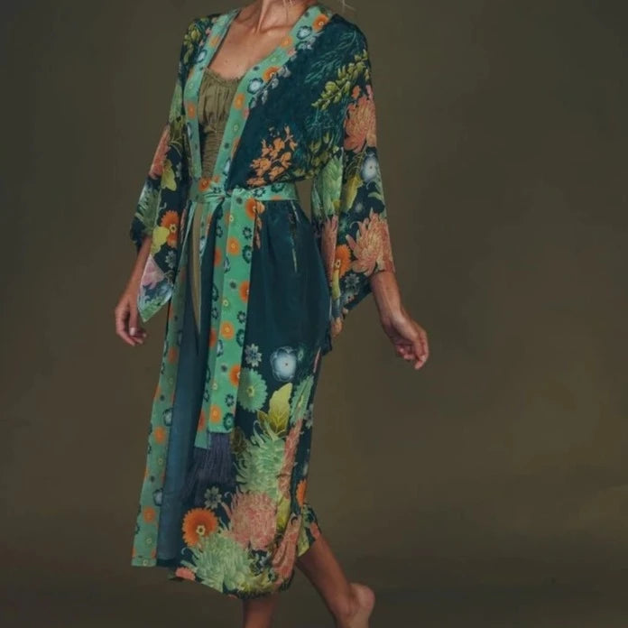Powder Trailing wisteria kimono gown-ink