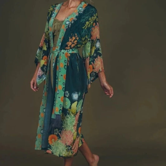 Powder Trailing wisteria kimono gown-ink
