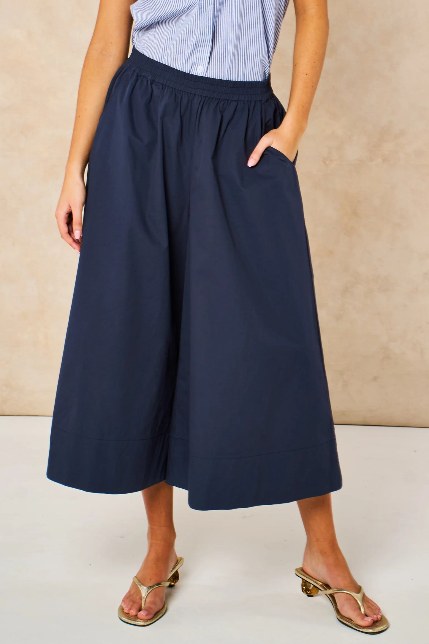 Miss short hair Cropped Wide Leg Cotton Trousers in Navy Blue