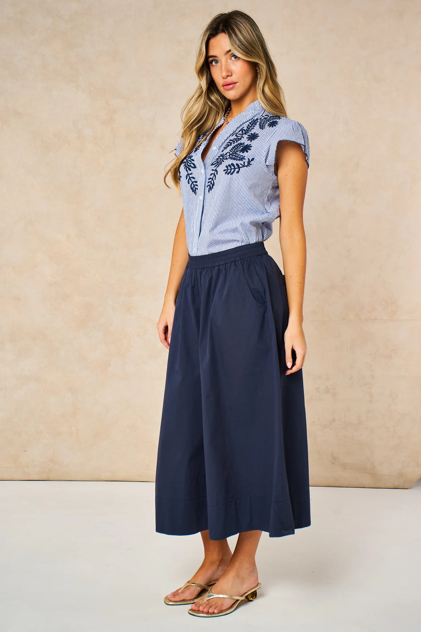 Miss short hair Cropped Wide Leg Cotton Trousers in Navy Blue