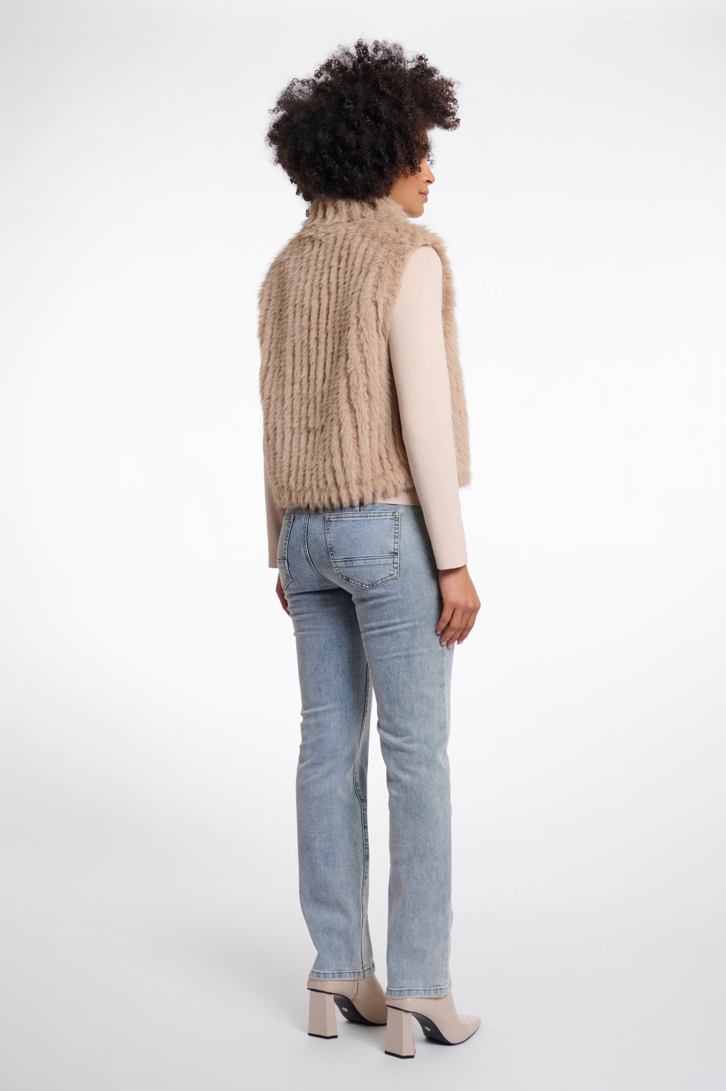 Rino & Pelle Dara gilet with closure oat