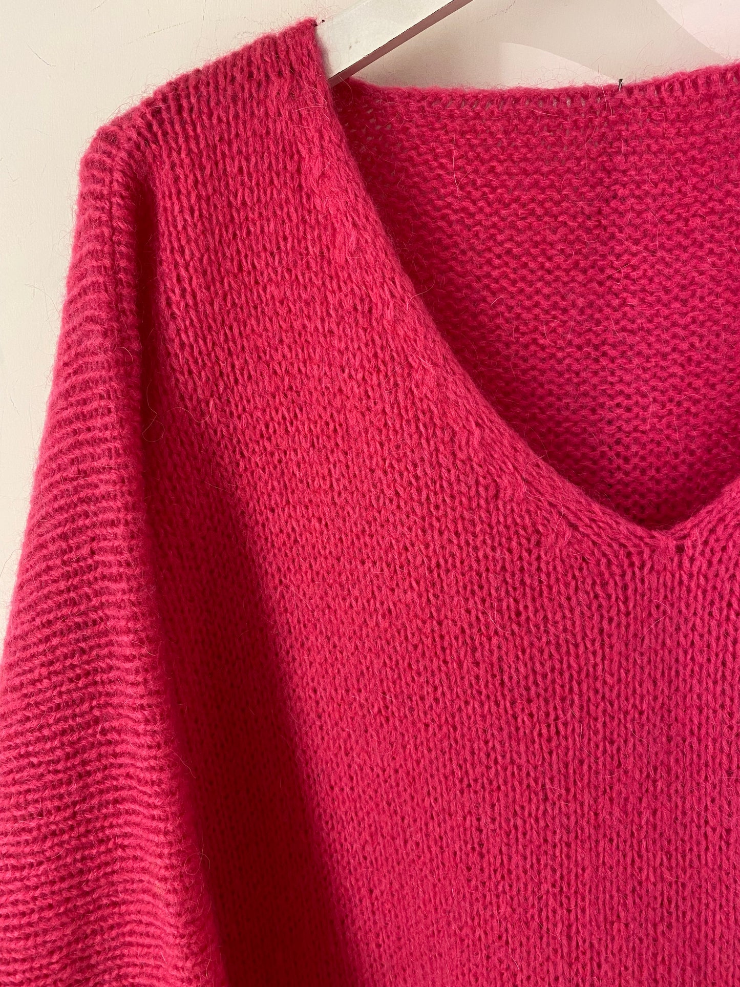 Italian collection Mohair v-neck jumper - Hot pink